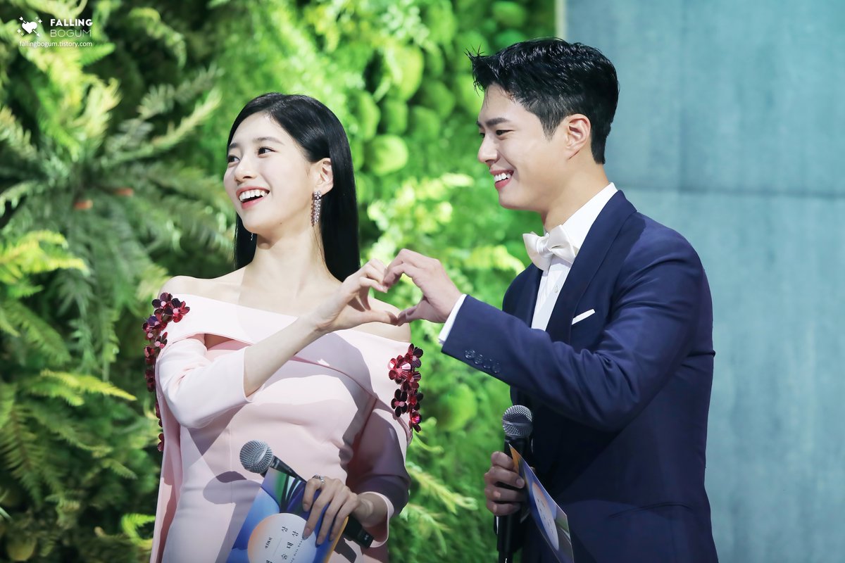 falling_bogum's tweet photo. 220506 백상예술대상 2부

@BOGUMMY 다시 봄을 함께 할 수 있어서 좋았습니다🌸 

https://t.co/hhwPp1wRGz
https://t.co/MyeafE6zGr
https://t.co/s8YzxXtPwo

#박보검 https://t.co/vRNILZjmSI