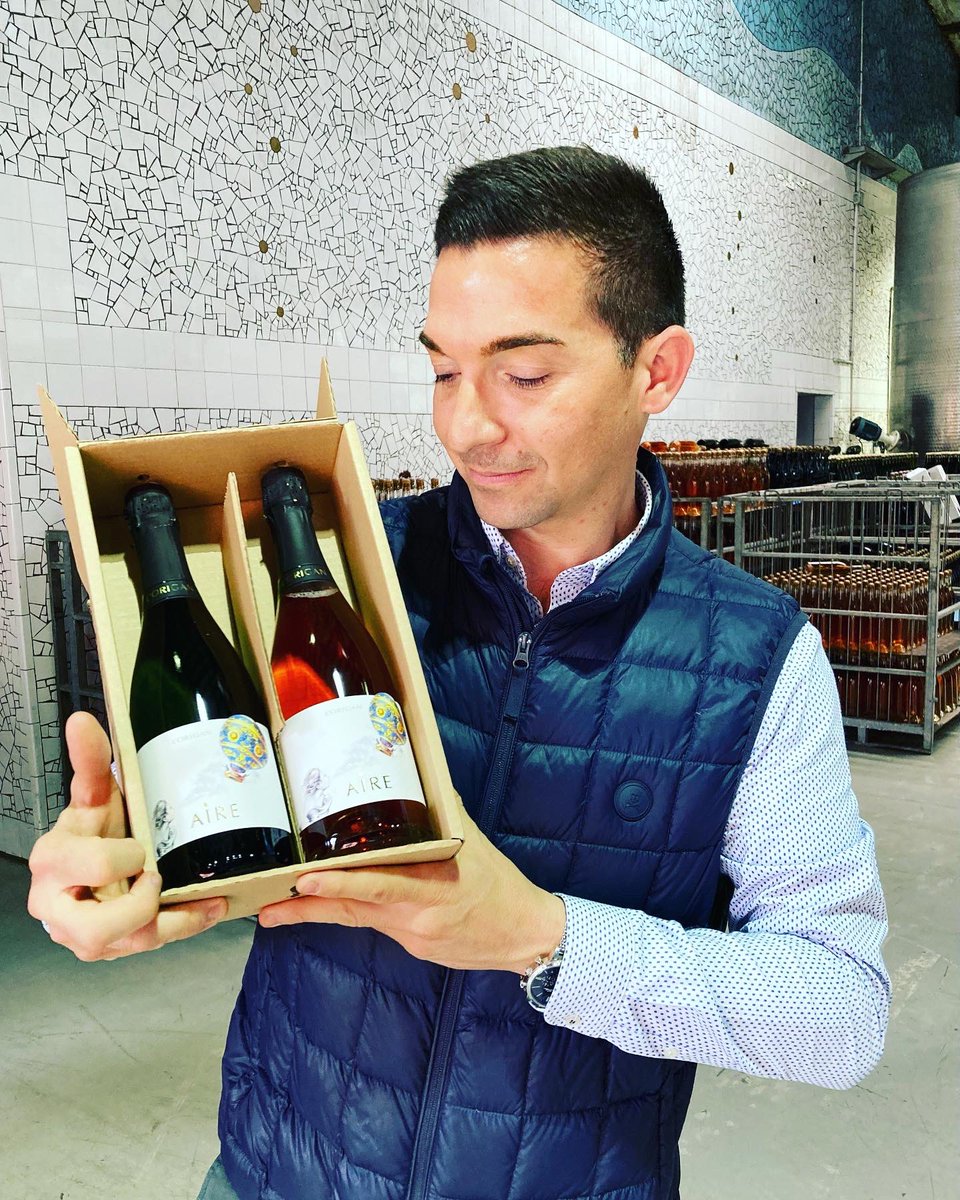 rcoll_wine's tweet photo. L’ORIGAN 🥂💫!
Cuando la pasión se plasma en producto y te hace volar… 
Gracias @carloslorigan 🎈
.
#vilaviniteca #uvasfelices #lorigan #docava #winelover https://t.co/53brBDr4hs