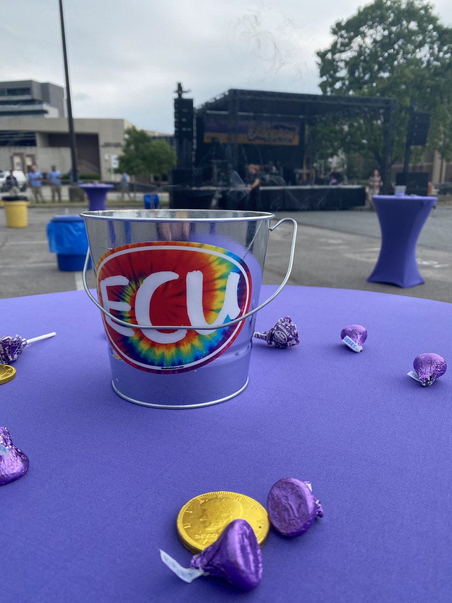 laurenm83's tweet photo. The last 24 hours have been a whirlwind—but we pulled off our first full in-person commencement in two years! So proud to be a part of the team that helps make the magic happen. 💜 https://t.co/nxBsHMVDLg