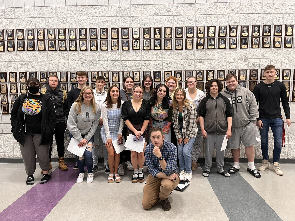 mrtbhs's tweet photo. Shakespeare Class 21-22. I miss them already. https://t.co/xjbCYO0yUb