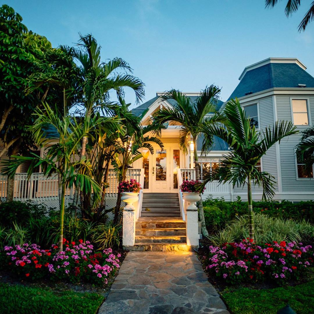 Bring mom to a place just as special as her this Sunday.  thistlelodge.com serving a special Mother's Day brunch and dinner. #sanibel #sanibelisland <a href="/CasaYbelResort/">Casa Ybel Resort</a>