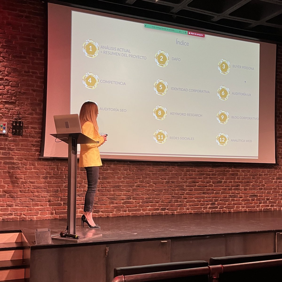 estherrsp's tweet photo. @biaadragan nos explica en @aulaCM la empresa Mia. ¡Y las propuestas que está haciendo son brutales! #MasterAulaCM https://t.co/JGB9yCrZNI