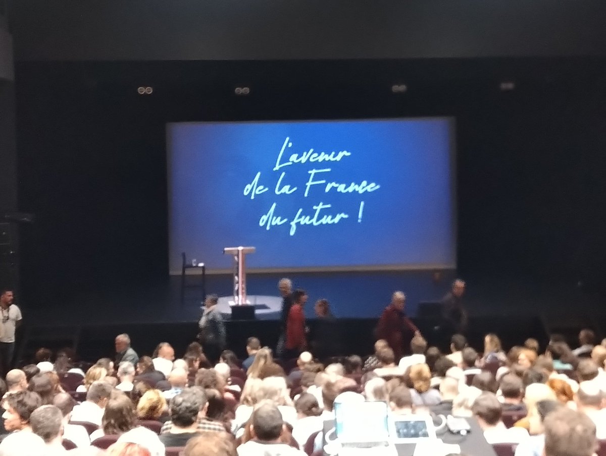 FabriceDelaune's tweet photo. Ce soir, tjs en campagne !
Au Haillan, les #cogitations de l'Entrepôt.
Soutien à Guillaume #Meurice2022
Pour l'avenir de la France du futur. https://t.co/Lsmb0AMPvX