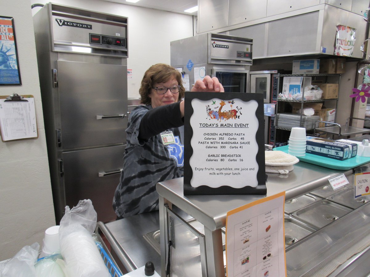 Seneca_Valley's tweet photo. Itβs #SchoolLunchHeroDay & weβre celebrating all our cafeteria staff & meal volunteers who are feeding our students every week. Between preparing food & offering service with a smile, SV cafeteria workers have a lot on their plate! Thank you for what you do! #SVStaffRock #SLHD22 https://t.co/936sem0ARI
