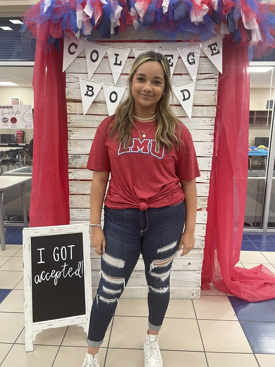DHSCollegeBound's tweet photo. The counseling team loved celebrating our class of 2022 seniors and their college acceptance decisions! #gentxcollegedecisionday #igotaccepted https://t.co/3SSxAacrJi