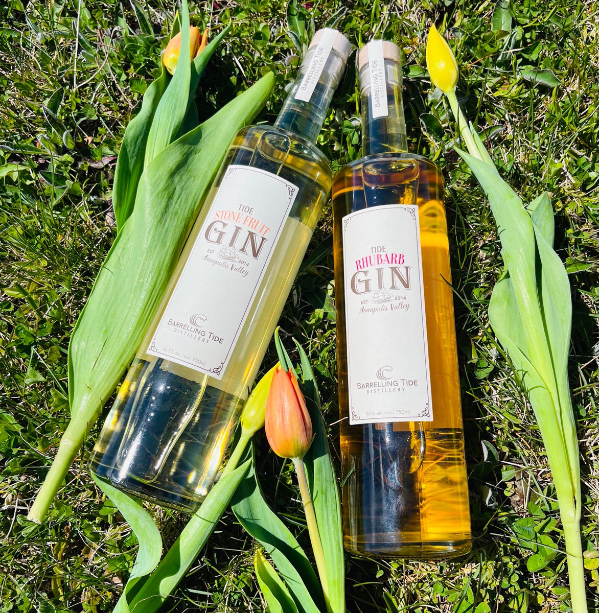 Compete for moms favourite this weekend with our Stone Fruit or Rhubarb Gin! 🌷 We’re open all weekend for all your last minute gifting needs! 😉 
#mothersday #annapolisvalley #novascotia