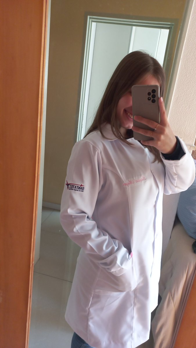 mayerraquel_'s tweet photo. to apaixonada no meu jaleco, admirem por favor, mas não muito pra não babar https://t.co/TdEgPxE72w