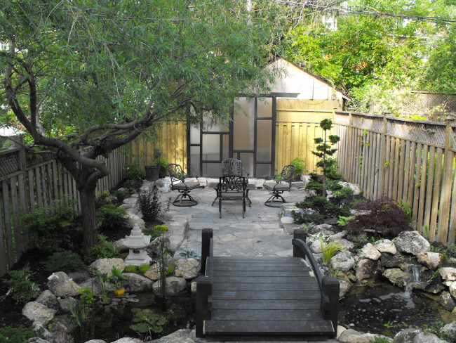 MaxwellStones's tweet photo. You’ll want to make sure your landscaping stone matches the colours and style of your home. Take samples home to see what they would look like against your house. Read more tips for choosing landscaping stone: https://t.co/aQz6ET6rEz
#maxwellstone #landscaping https://t.co/swjtDRc19r