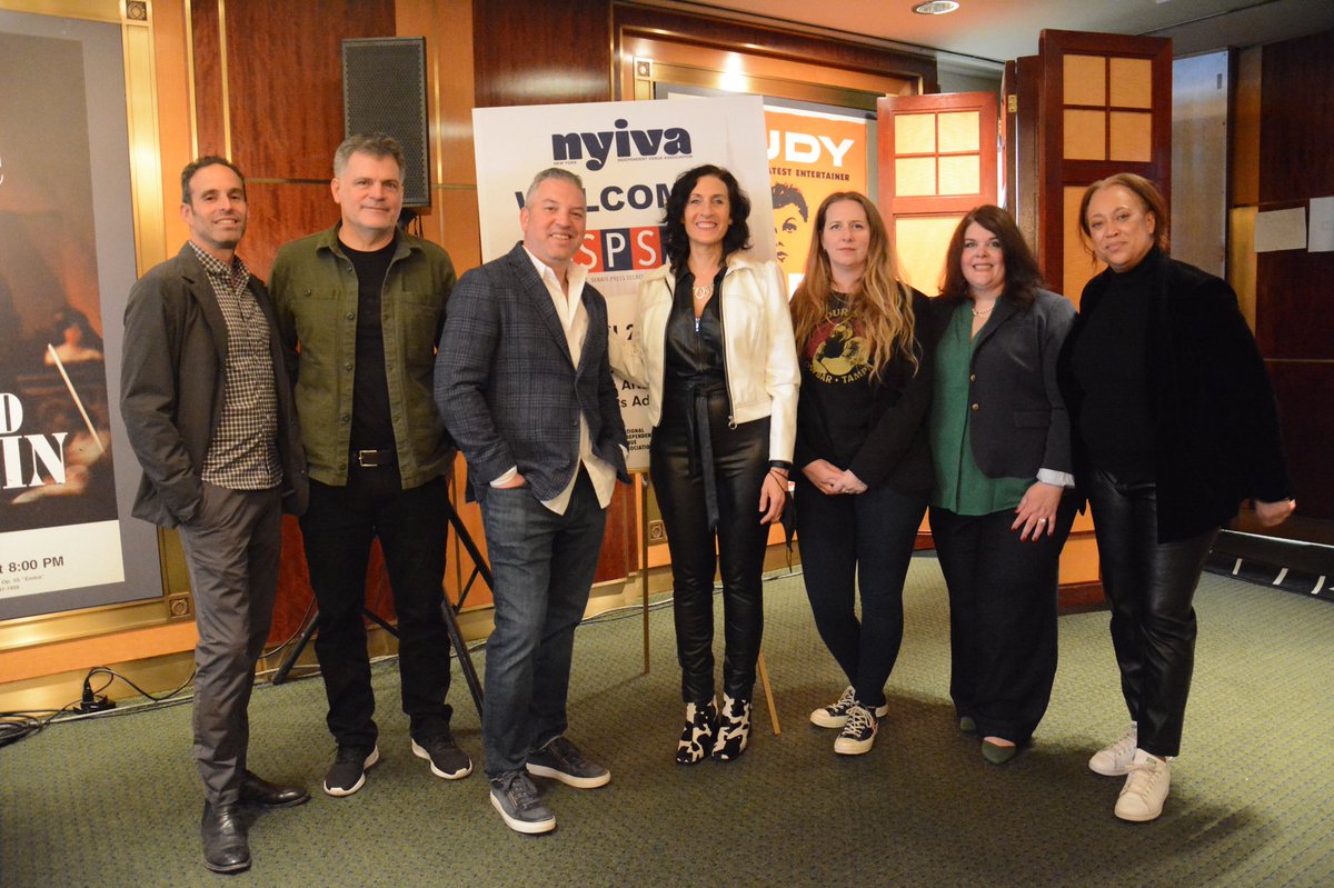 NYIVA was excited to welcome The US Senate Press Secretaries Association to Carnegie Hall for a chat about Save our Stages, Live Performing Arts, and Grassroots Advocacy!

Photographer: Vincent Burich

#saveourstages #nyiva #niva 
#USSenatePressSecretariesAssociation