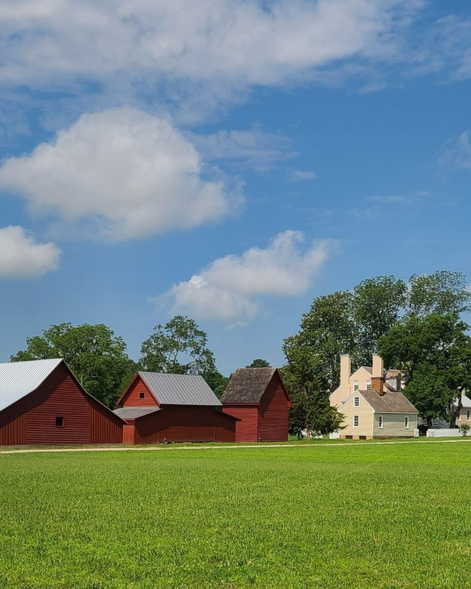 WindsorCastleVA's tweet photo. Treat mom to some rest and relaxation this Mother's Day with a little stroll through our trails! #WindsorCastlePark #smithfield #SmithfieldVA #HamptonRoads #HamptonRoadsVA #EventVenue #venue #OutdoorVenue #WeddingVenue #wedding #757Weddings https://t.co/wAiHlbf3LL