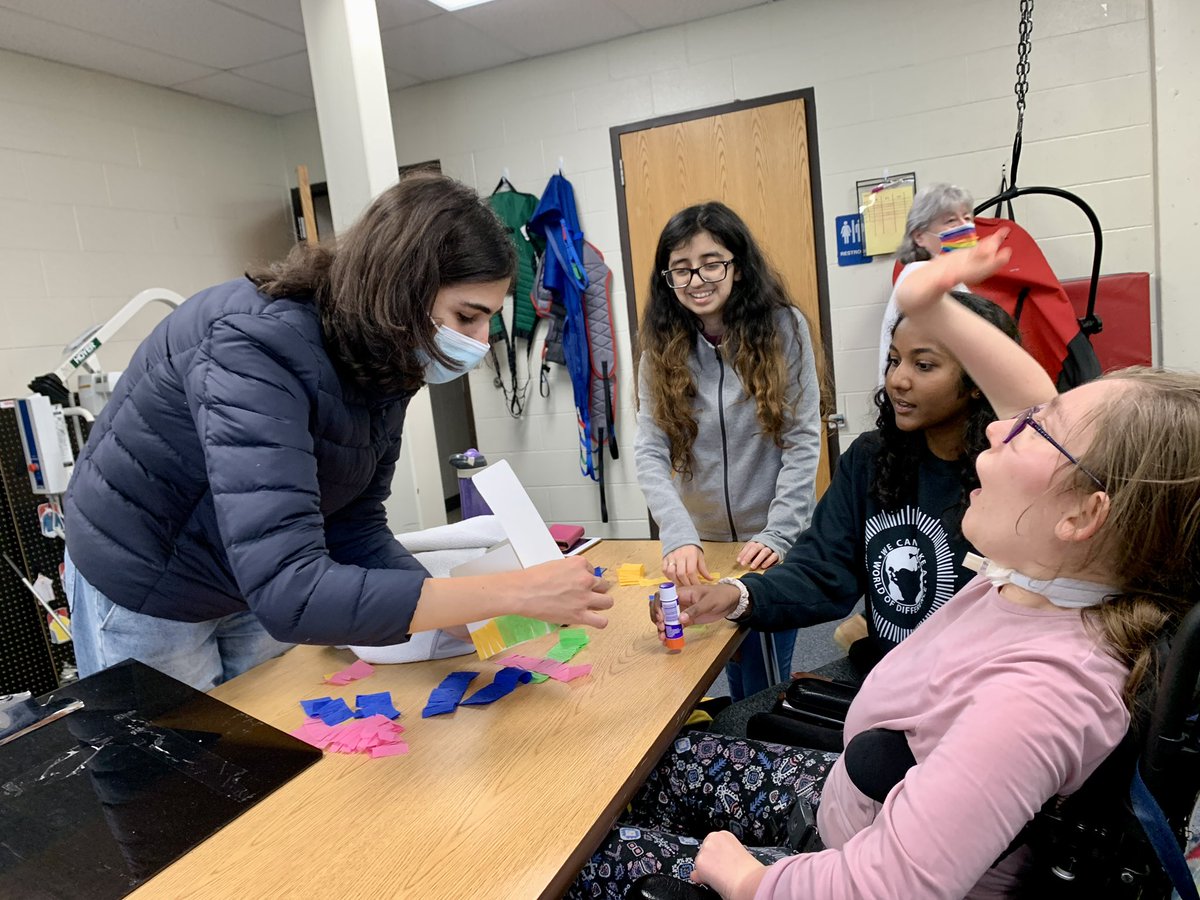 MNHSUnified's tweet photo. Thank you @mnspanish for celebrating Cinco de Mayo with Unified Club! ¡Nos divertimos! @MNHSActivities @MillardNorthHS @MillardPS #ChooseToInclude https://t.co/x7vysCzljc