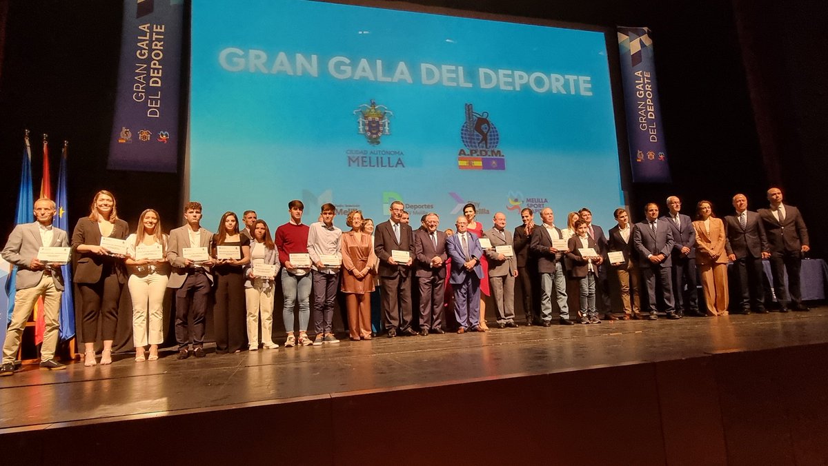 MSC__Oficial's tweet photo. 💫Y finaliza la Gran Gala del Deporte con la foto de familia de todos los premiados.

¡Felicidades, sois #ORGULLOMSC! https://t.co/4V46H3Vr47