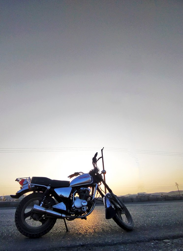 Modal bensin seliter
Motorku tak stater
Ayo tak jak muter-muter.