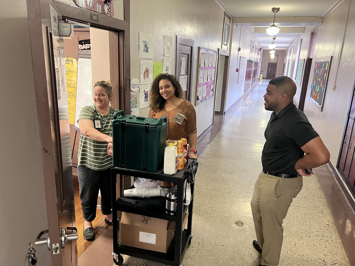 James Espitia (@inspireprincipl) on Twitter photo This is how Hogg takes care of their teachers 🥰 Happy Teachers appreciation week ☕️ 🍗 #starbucks #BBQ <a href="/JDSimmsOfETX/">Justin Simmons</a> <a href="/HoggTylerISD/">Hogg Middle School</a> This is how Hogg takes care of their teachers 🥰 Happy Teachers appreciation week ☕️ 🍗 #starbucks #BBQ <a href="/JDSimmsOfETX/">Justin Simmons</a> <a href="/HoggTylerISD/">Hogg Middle School</a>