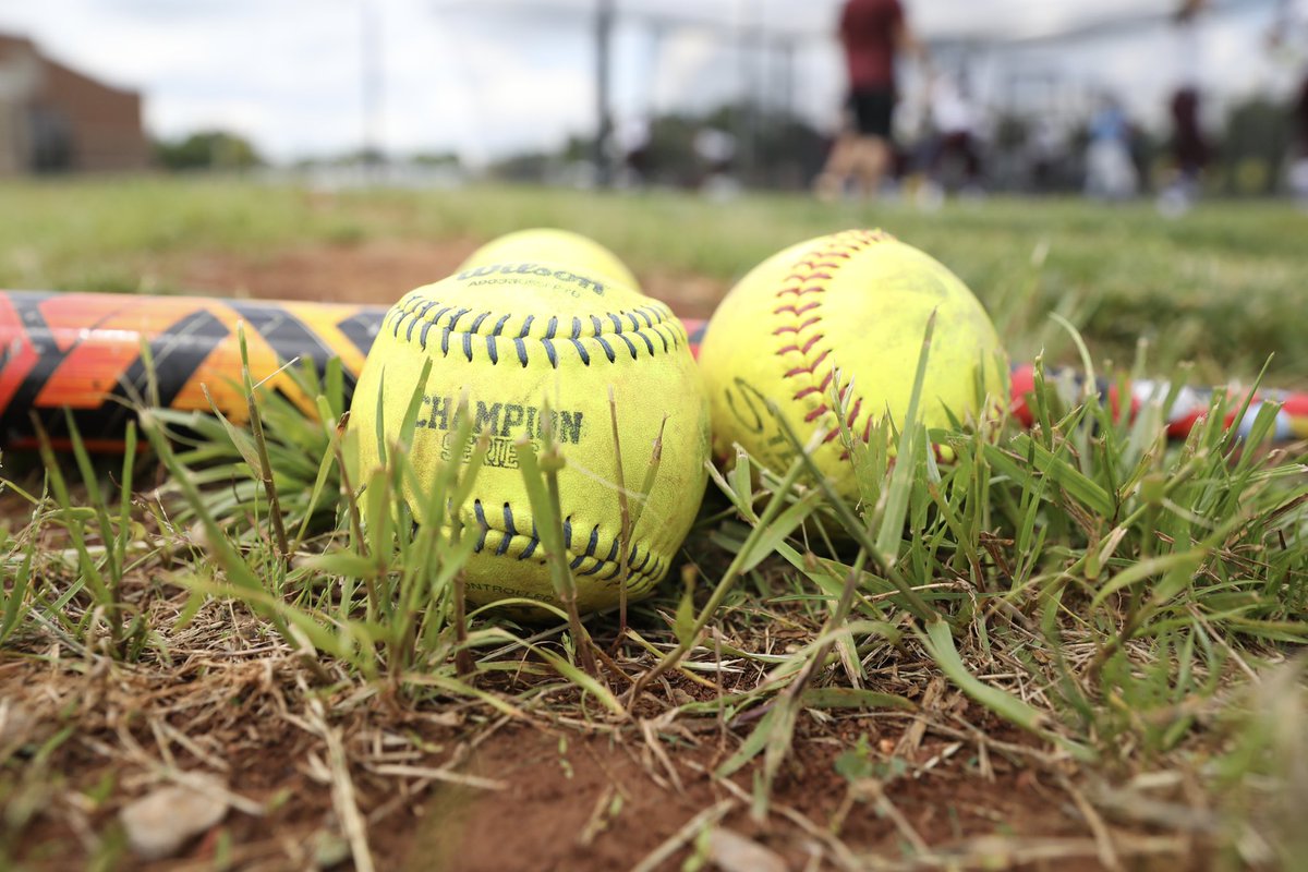 CVilleLTS's tweet photo. First pitch coming soon. Sunscreen, light winds, and summer is now OFFICIALLY here 😎.

🆚 Lindsey Wilson
📍Bowling Green, KY
🕒 3 p.m. CT / 4 p.m. ET
📺 https://t.co/rGoscLTBop
📊 https://t.co/7CE3U4aEBe 
#️⃣ #GAMEDAY #WeAreCU https://t.co/mywnRGrSug