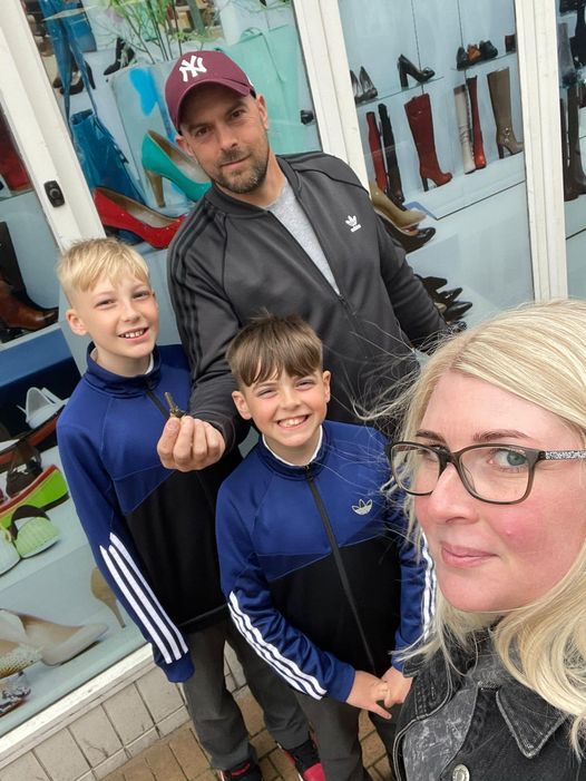 GeekBarnsley's tweet photo. Exciting times, we have the keys!! Well a key 🤣. 
Can’t wait to get started with the renovating 🙌

#geekretreatbarnsley #barnsley #newshop #newshopintown #geekretreat https://t.co/xxyTphepxa
