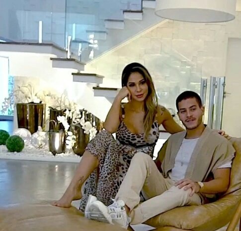 MariDeAlmeida4's tweet photo. Reforçando, o que falei em alguns comentários, quem não gosta da Maira, pode deixar de me seguir, gosto dela, personalidade forte, mãe, mulher, esposa, empresária dona do próprio nariz!!  Torço muito pela felicidades deles, amo ver essa família unida ❤ https://t.co/fGiTCqGBzX