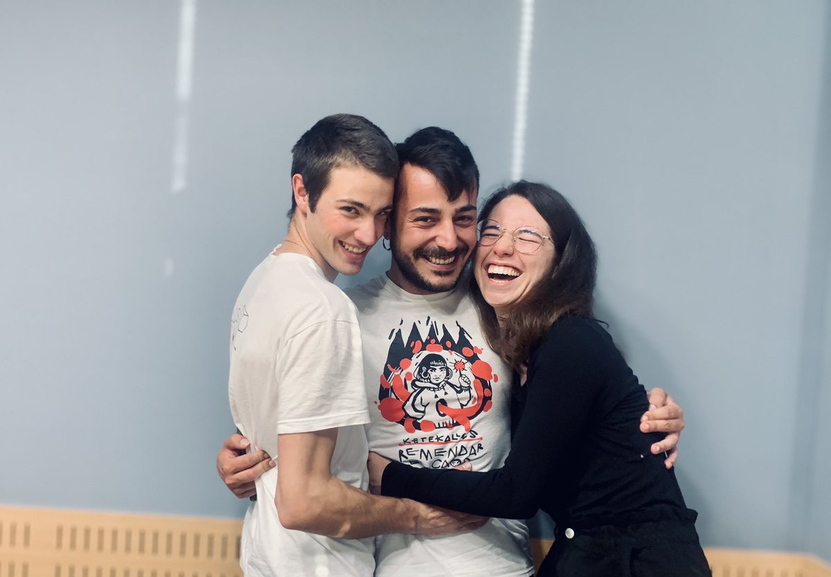P_CapdeSetmana's tweet photo. ☕️CAFÈ AMB SAL BANDAU EDITION☕️

L’últim cafè amb sal #specialedition que vam fer va ser amb el Pau, el Joan i la Laura de @bandaugrup. Ens van portar l’estrena de la seva primera cançó pròpia: Teló de botxins!🤩

Encara no heu vist el seu videoclip? Potser hi reconeixeu a algú😏 https://t.co/yxbNcIVYQs