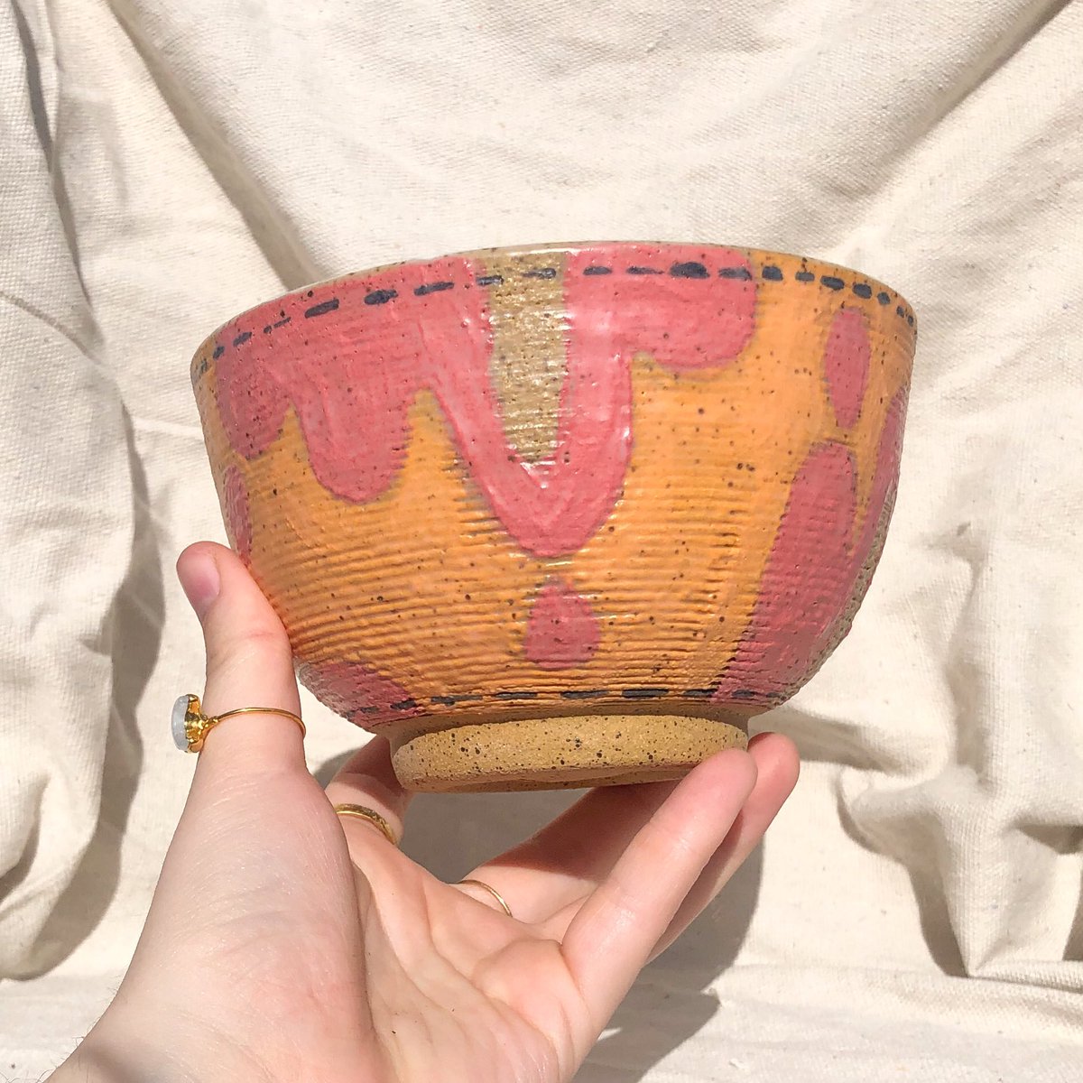 FromTheMudArt's tweet photo. Etsy shop is updated! Link in bio🌼
#ceramics #artist #etsyupdate https://t.co/LoyuZubYrz