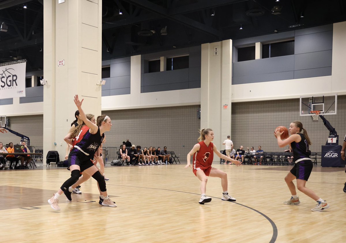 CYAShock2025's tweet photo. #BasketballDetailsMatter:
Posting Up: 1- Post a Player not a Spot 2- Set up in a good strong position. 3- Give the passer a good target with your hand. 4- When you get the ball, read and react to what the defense gives you (Master your Footwork). @hazelgrepps @CYAShock2025 https://t.co/wp7GBXtdGi