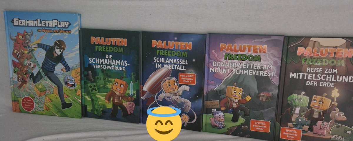 ChristinaRenn10's tweet photo. Endlich hab ich alle Bücher von @Paluten aber mir fehlt leider 1 und von @GermanLetsPlay hab ich auch 1 (wünsche dir gute Besserung @GermanLetsPlay) https://t.co/cUW8BorF0R
