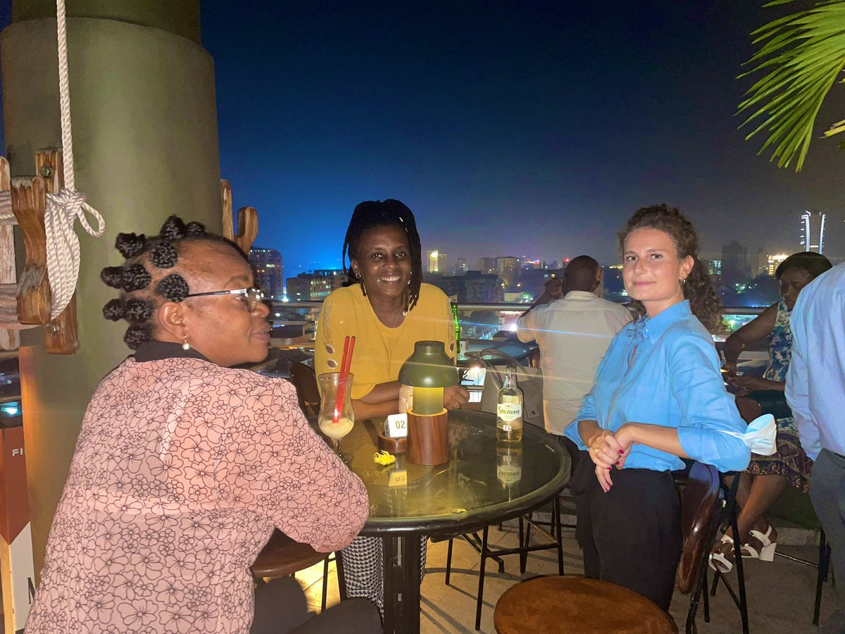 safiaotokore's tweet photo. Moment convivial en l’honneur de @gwendocrno notre jeune #VI! Nos remerciements pour avoir su développer et porter avec professionnalisme nos sujets #Biodiversité #Forêt #Agriculture durant deux d’années et lui souhaiter un bon retour sur #Paris! #SurLeToit #Kinshasa https://t.co/FeYqEvsDg4