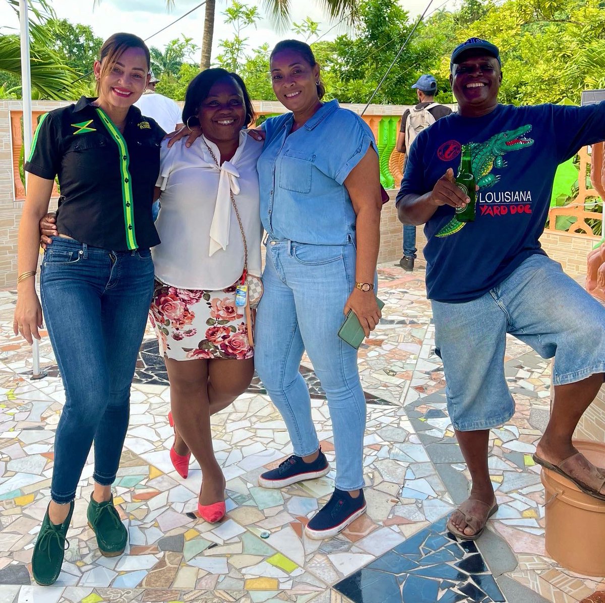 annmarievazja's tweet photo. Love & only love for my #EastPortland family. We work hard & we celebrate life. Shout out to #Georgene. We really enjoyed ur earthstrong!
Plus u dun know ur #curriedbeef is the best thing ever! May God continue to bless you my sis!
#Bushman u dun know!
#ahyahsuhnice 🇯🇲🙏🏻♥️ https://t.co/i13Cyd7ljg