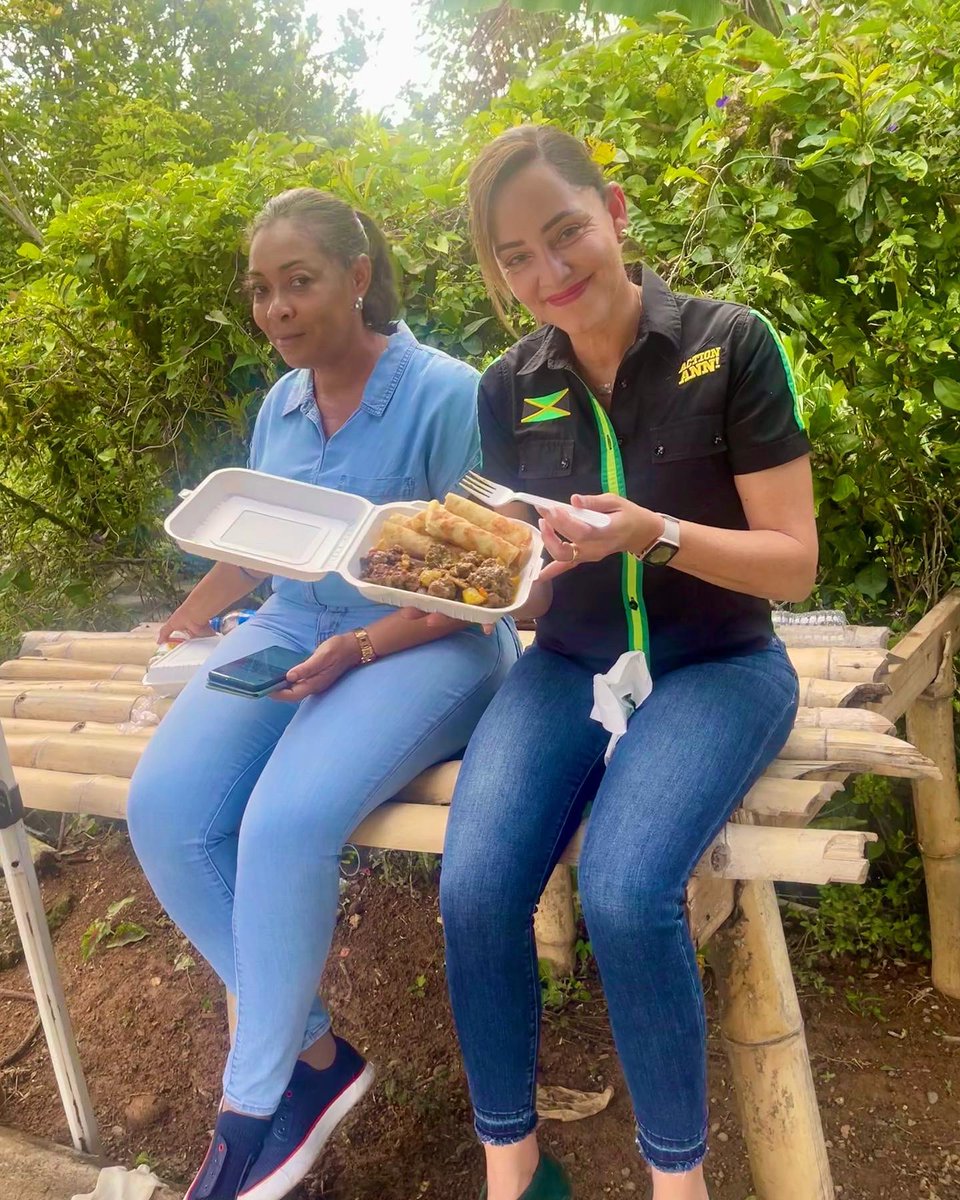 annmarievazja's tweet photo. Love & only love for my #EastPortland family. We work hard & we celebrate life. Shout out to #Georgene. We really enjoyed ur earthstrong!
Plus u dun know ur #curriedbeef is the best thing ever! May God continue to bless you my sis!
#Bushman u dun know!
#ahyahsuhnice 🇯🇲🙏🏻♥️ https://t.co/i13Cyd7ljg