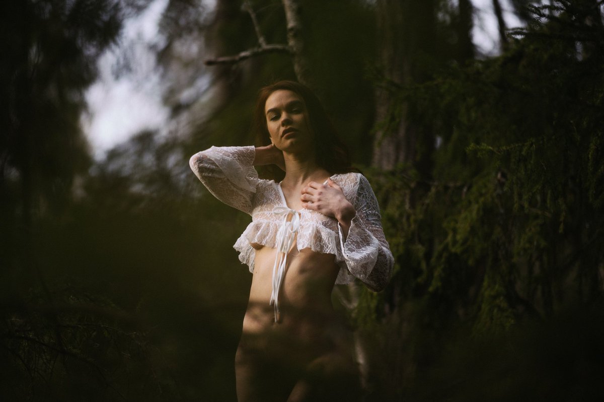 Slinky_Vixen's tweet photo. Naked recreation 💚 Will post the rest on my spicy page - still not ready for posting more NSFW stuff on here 😇
#nakedoutdoors #photography #moodphotography https://t.co/xVJV6fl7Wl