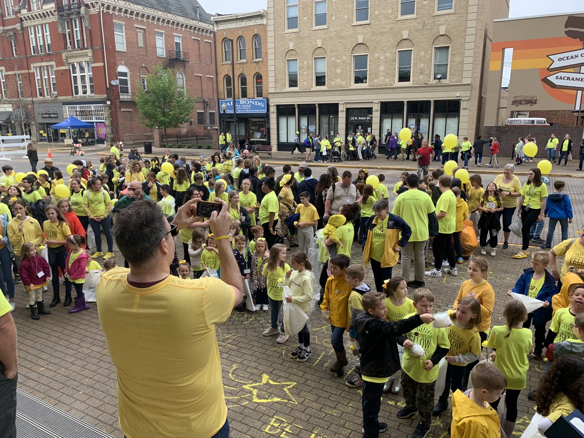 miggyt's tweet photo. Man I love #YellowDay … #makesomeonesdayyellow https://t.co/iwI4WMYyDu