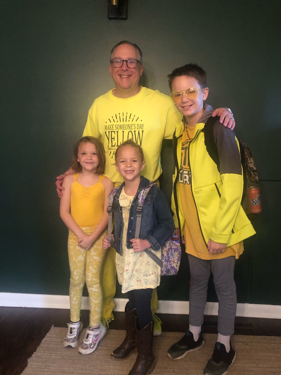 miggyt's tweet photo. Man I love #YellowDay … #makesomeonesdayyellow https://t.co/iwI4WMYyDu