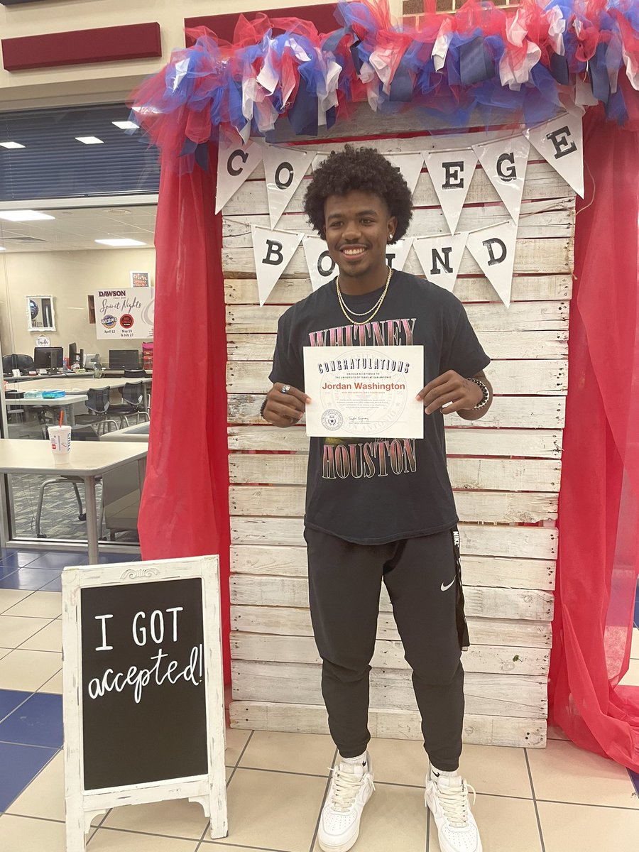 DHSCollegeBound's tweet photo. College Acceptance Day! https://t.co/UyyxwwVeKZ