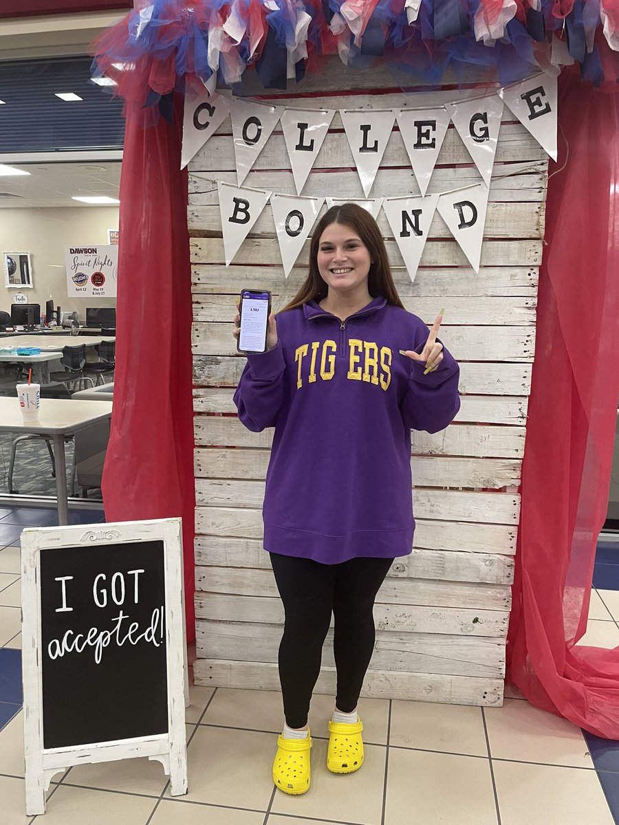 DHSCollegeBound's tweet photo. College Acceptance Day! https://t.co/UyyxwwVeKZ