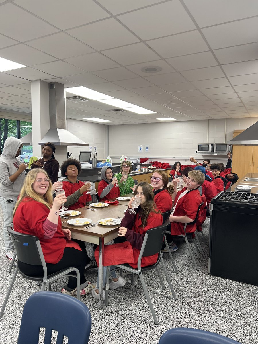 CoachHouston33's tweet photo. We capstone our etiquette and table setting unit with a formal class meal! Fun group! #pinkysup #fancylike #FACS #ANUT https://t.co/M3yj0CkSuj