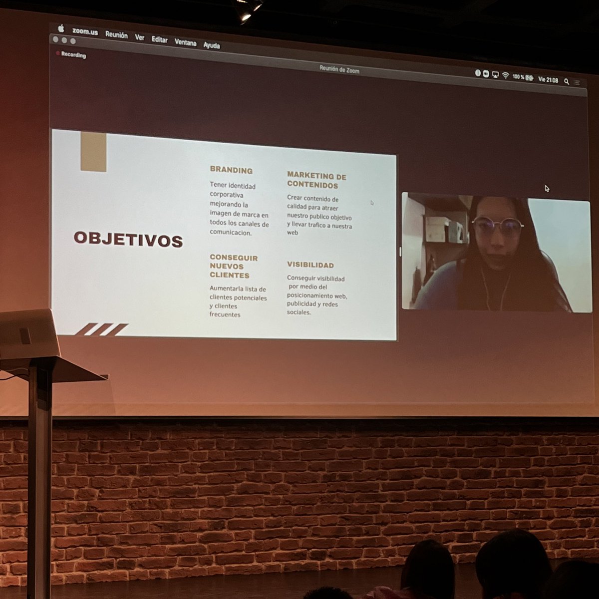 estherrsp's tweet photo. @BridnnyPrieto es la última alumna online en presentar su TFM en @aulaCM #MasterAulaCM https://t.co/TVTZ9XpLet