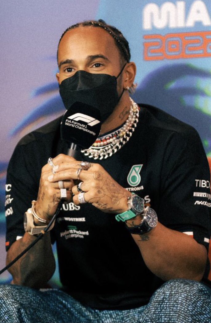 nnicolef1's tweet photo. Lewis Hamilton and Sebastian Vettel taking the piss out of the fia is killing me https://t.co/DLOe7vV9Zq