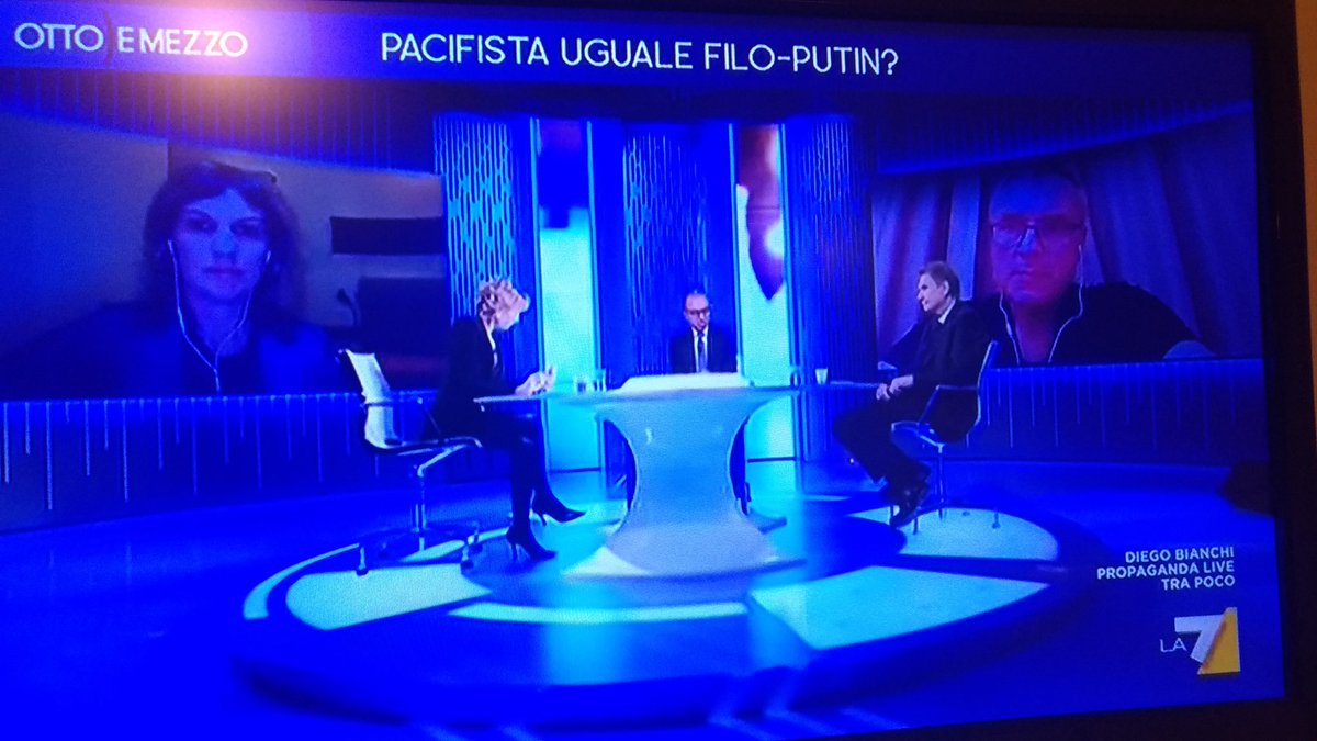 Martina Pignatti replica a De Angelis: "Noi siamo andati in #Ucraina a portare aiuti. Lei cosa ha fatto?". La differenza tra pacifisti e giornalisti in poltrona è tutta qui! Grazie Martina per il tuo impegno!
#ottoemezzo <a href="/OttoemezzoTW/">Otto e Mezzo</a> <a href="/martina_upp/">Martina Pignatti M.</a> <a href="/UnPontePer/">Un Ponte Per</a> <a href="/DeAngelis_tw/">Alessandro DeAngelis</a>