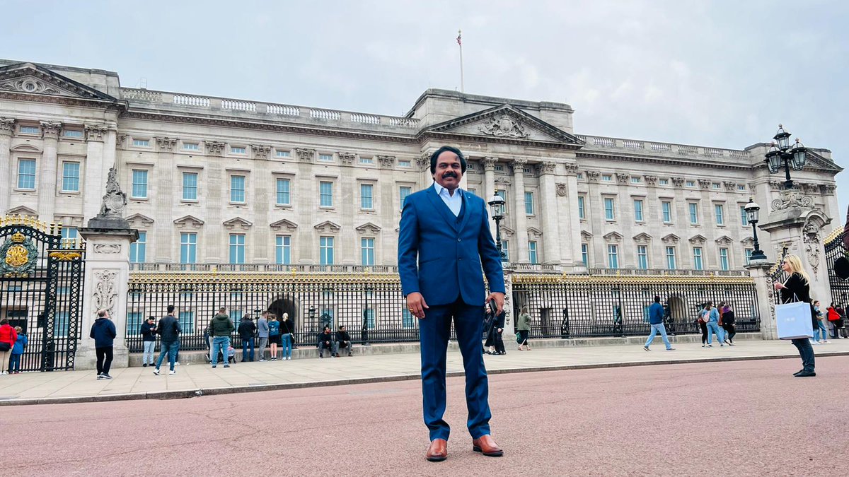 officeofMTR's tweet photo. Hon. Minister for IT &amp; DS @Manothangaraj is on a 2-day visit to London to attend The Rise: Global Summit of Tamil Entrepreneurs and Professionals. The Minister Stopped  by the historic &amp; iconic landmarks of London including Buckingham Palace, Westminster Bridge and Clock Tower. https://t.co/bbAh5JBngq