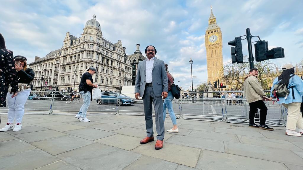 officeofMTR's tweet photo. Hon. Minister for IT &amp; DS @Manothangaraj is on a 2-day visit to London to attend The Rise: Global Summit of Tamil Entrepreneurs and Professionals. The Minister Stopped  by the historic &amp; iconic landmarks of London including Buckingham Palace, Westminster Bridge and Clock Tower. https://t.co/bbAh5JBngq