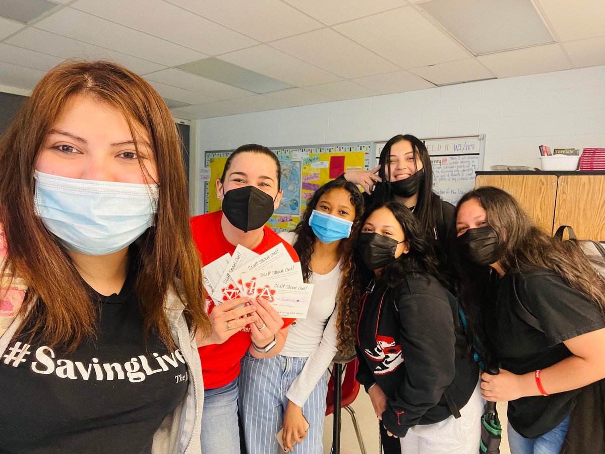 MrsKapSays's tweet photo. When your ELs hate that you make them practice their English speaking skills, but then they show you they secretly love it (and you). ❤️ @AnnandaleAtoms @AHS_ESOL #AtomPride #AtomNation https://t.co/018CYk1w2z