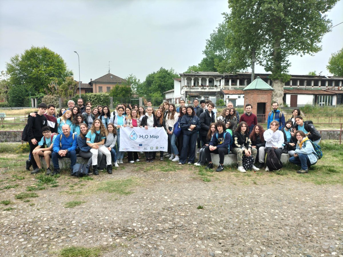 H2OMapProject's tweet photo. 📣Yesterday, within the 2nd LTTA organized by Liceo Taramelli-Foscolo and @unipv, the 2nd Mapping Party was held. There, our students carried out field work geolocating and learning about the hydraulic heritage of Pavia along the Naviglio Pavese .
#H2OMap
#ErasmusPlus
📌🇮🇹 https://t.co/LOgEllZ6iC