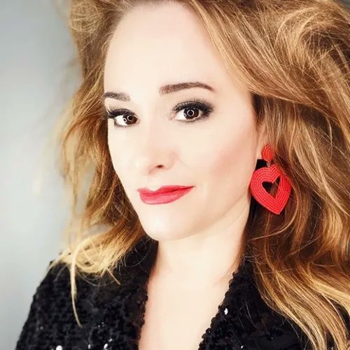 broadwaycom's tweet photo. Celebrate Mother's Day weekend with Broadway alum and TikTok queen @tinamadlibs as she celebrates and honor moms while raising awareness and funds to fight heart disease.

https://t.co/oXXxAA0lVF https://t.co/GGsiRXgnr8