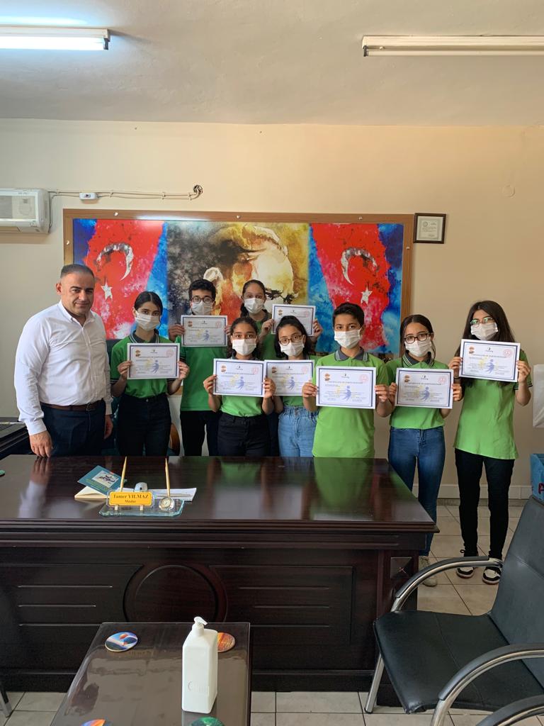 Ctinaztepeoo's tweet photo. "Kitchen Workshops " adlı etwinning projesini İngilizce Öğretmenimiz Zarif CAN rehberliğinde yürüten  öğrencilerimize sertifikalarını verdik. Öğrencilerimiz  etkinlikleri yaparak yaşayarak, eğlenerek ve projede aktif bir şekilde rol alarak sürece dahil oldu. https://t.co/8l9YECUtUU