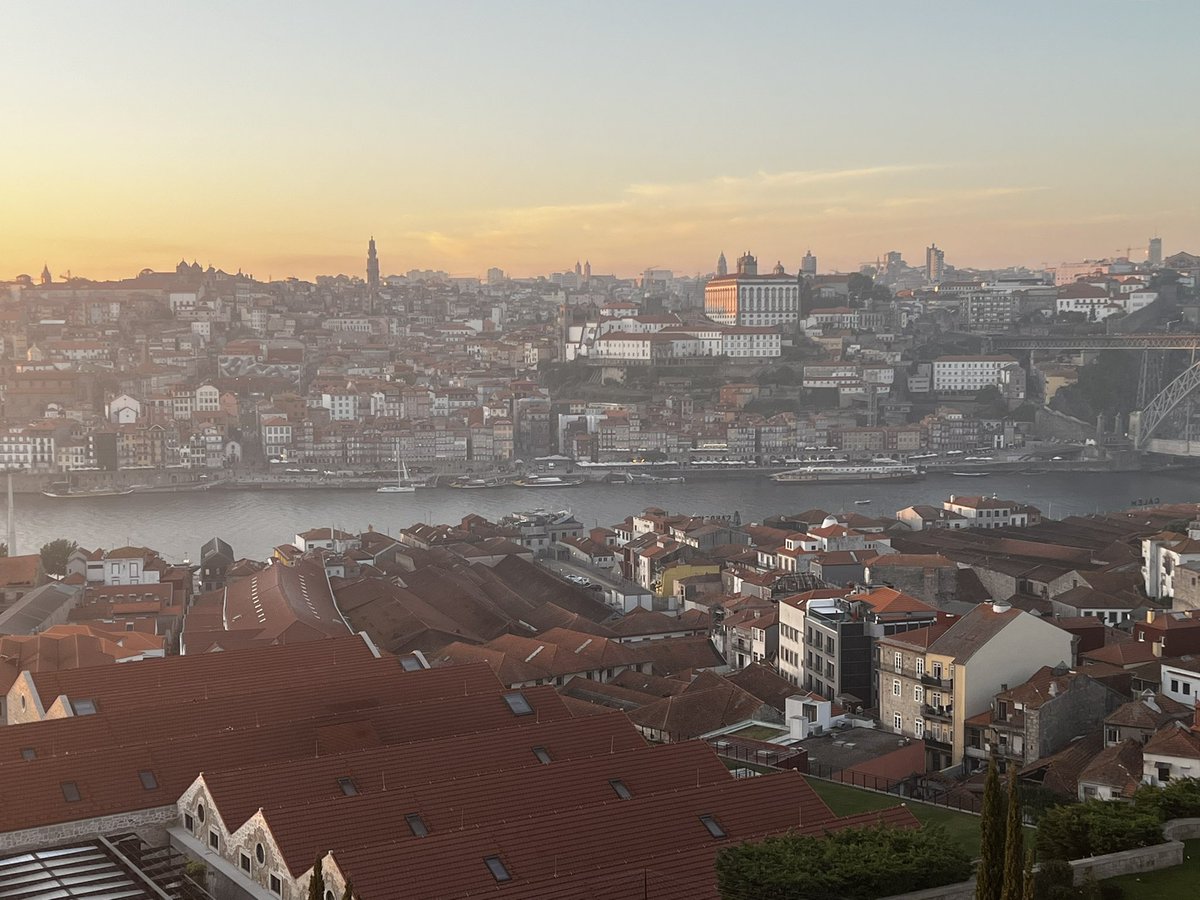 carlosgarridoc's tweet photo. Atardece en Oporto https://t.co/rizhkzPCgq