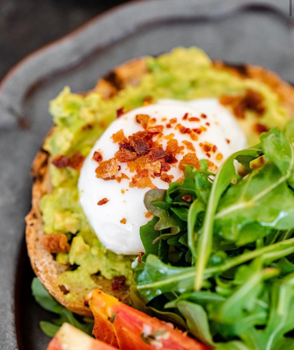The weekend is finally here! Need brunch plans? @400gradiusa has got you covered with their delicious Italian cuisine! This avocado toast is just one of many great dishes 😍 

📸 : @400gradiusa