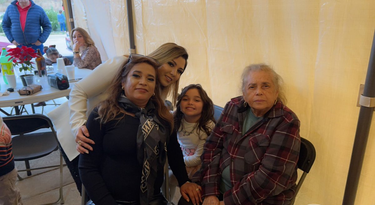 wc224c's tweet image. my mommy my grandma and my doll 3generations #PROXIMITYMOMS @SolizStrong