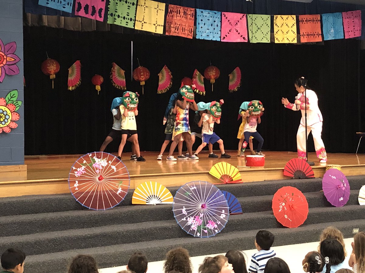 HelloMrBenoit's tweet photo. Makenzie and Roy got to participate in the Love of China presentation! https://t.co/vjOht9eNI3