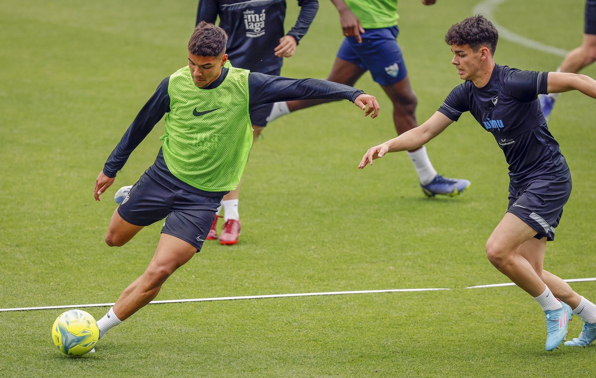 Preparados para mañana 
@Malagacf 💙🤍🔝 
#VamosMalaga