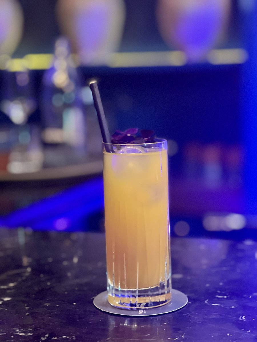 westinvalencia's tweet photo. Enjoy that Friday after-work feeling at the #SeaBar. Come find us lounging at the bar at #TheWestinValencia with the best cocktail in the
city 🐟🍹
#Seabar #TheWestinValencia #mixology https://t.co/y01Id0eMEz
