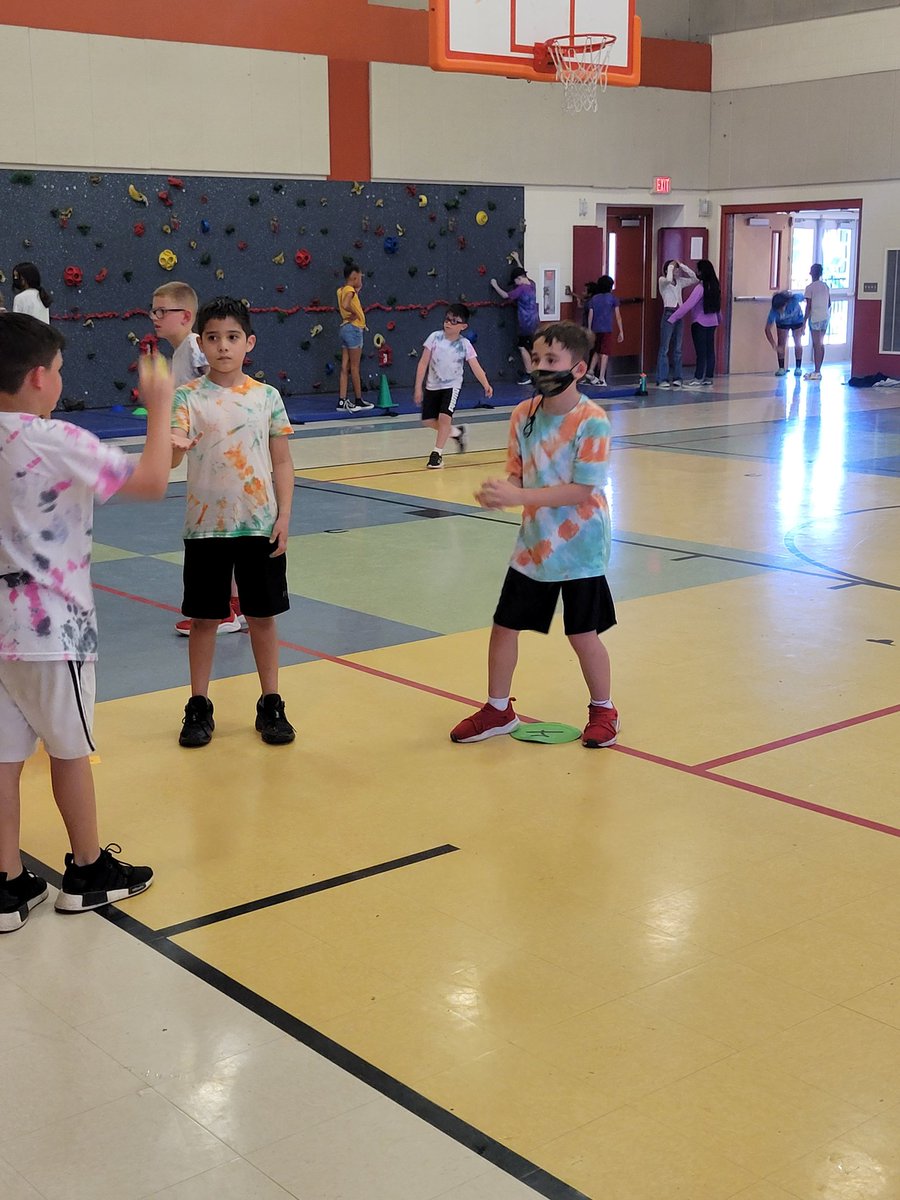 Mrs_Saltibus's tweet photo. Field day fun! @3rdRangers https://t.co/BKBbKpYBZt